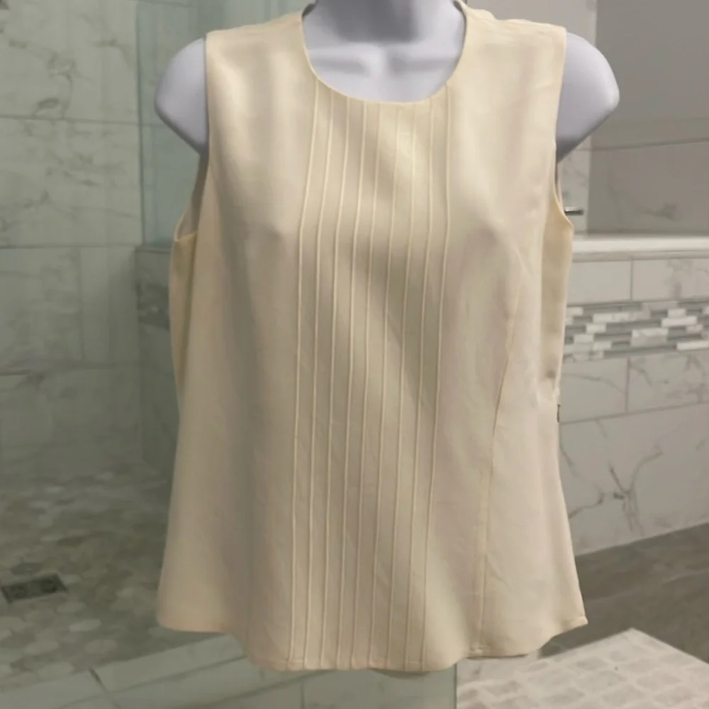 Ivory top - Picture 1 of 3